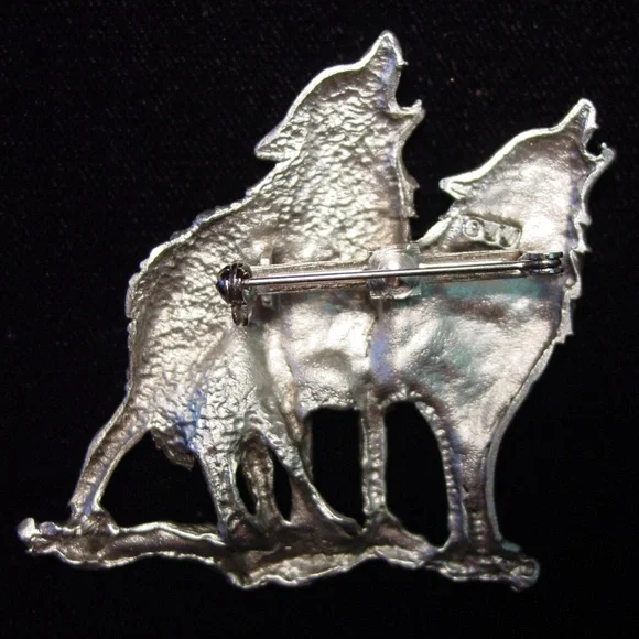COPY - 🆕 Jonette Jewelry 'Howling Wolves' Pin Brooch - Picture 2 of 2